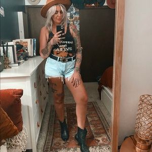 Brooke Smathers • IG: Livin_thegoldlife